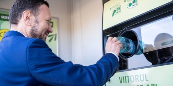 Ministrul Mediului: „Ambalaj cu ambalaj returnat, am făcut împreună România mai curată și în aprilie” – 354,7 milioane PET-uri, sticle și doze de aluminiu colectate