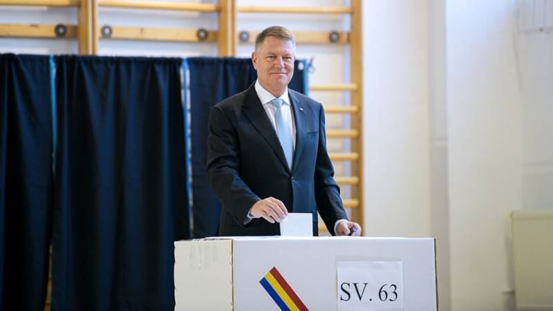 Fostul președinte Klaus Iohannis a votat: „Nu votăm doar pentru o persoană sau un partid, ci pentru direcția pe care o va lua România în anii în care urmează / Alternativa ar fi izolare”