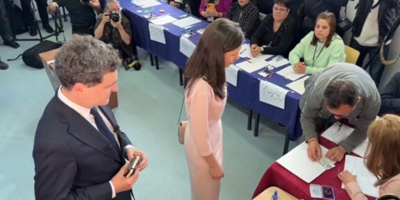 ALEGERI PREZIDENŢIALE, turul II. Nicuşor Dan a votat în localitatea natală, Făgăraș: Am votat cu gândul la mulţi oameni care sunt tăcuţi, cinstiţi, muncitori!