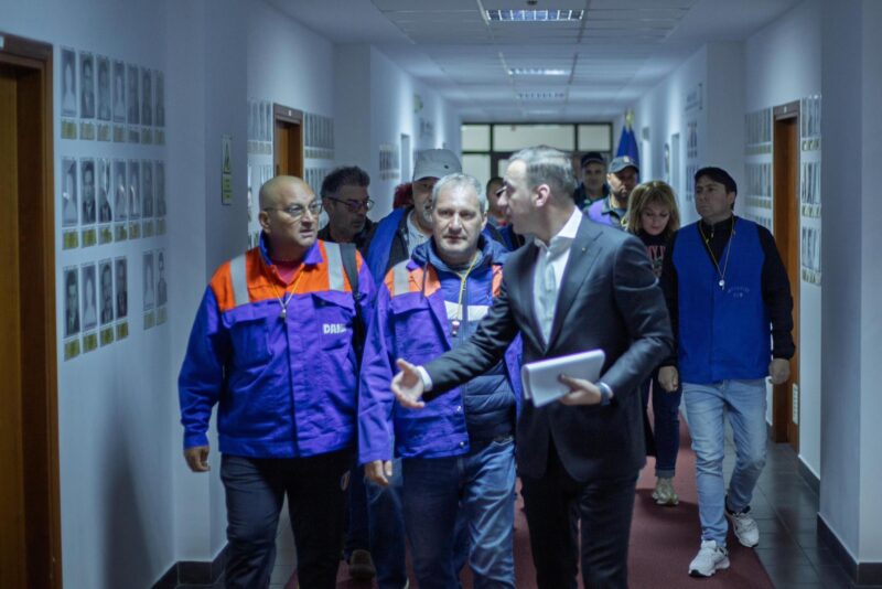 Ministrul Economiei, după dialogul cu sindicaliştii de la Şantierul Naval Mangalia: Peste 800 de angajaţi activi vor primi salariile restante în două tranşe