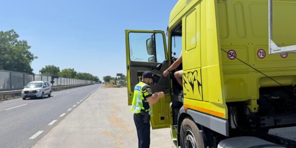 Razie pe principalele artere de circulație din județul Constanța. S-a verificat legalitatea transporturilor rutiere de mărfuri