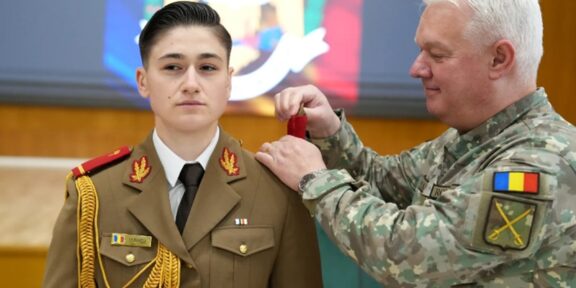 O româncă a absolvit „West Point” și a primit gradul de sublocotenent. „Am învăţat că a fi lider nu înseamnă doar să comanzi, ci să asculţi”