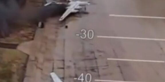 Ucraina a lansat un atac cu drone în Rusia. 40 de avioane militare rusești ar fi fost distruse – reacția Kremlinului
