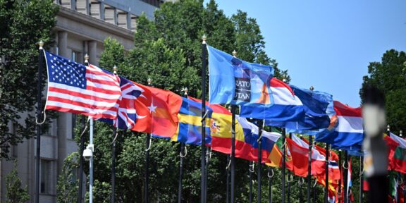 De ce este crucial summitul de la Haga: zeci de ţări, dar atenția este asupra lui Trump! NATO pregătește cea mai mare creștere a cheltuielilor militare