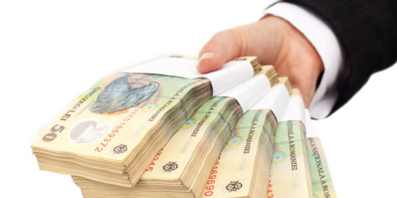 Debandada salarială din sectorul bugetar, o criză profundă, cu multe semne de întrebare…Unde au fost instituţiile statului cu roluri precise în monitorizarea şi reglementarea cheltuielilor publice: Curtea de Conturi, Ministerul Finanţelor în timpul debandadei salariale din instituţiile publice şi companiile de stat?