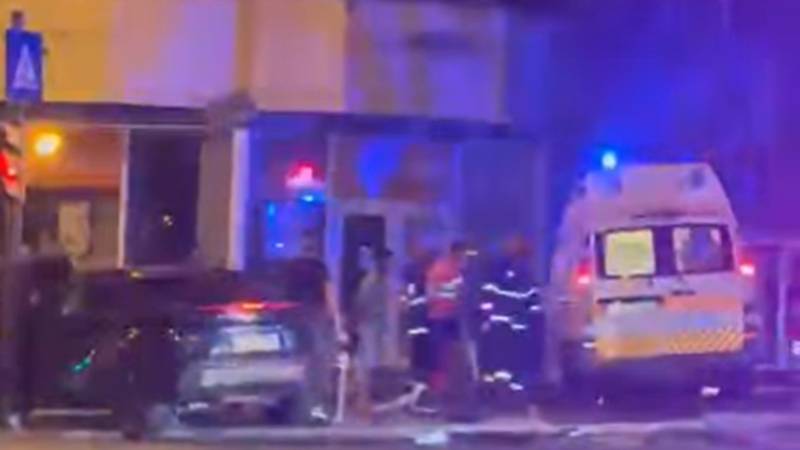 Ambulanță aflată în misiune, implicată într-un accident în Constanța: o persoană a ajuns la spital