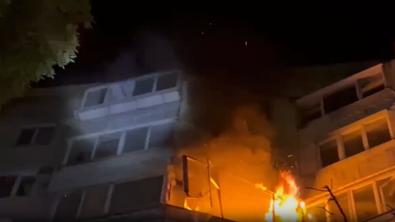 Explozii și incendii la Kiev, după atacuri masive ale Rusiei: „Toată noaptea, inamicul a lovit infrastructura energetică a țării” – cel puțin doi morți