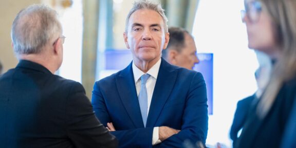 „Suntem cu spatele la zid”. Vicepremierul Dragoş Anastasiu anunţă o nouă „ordonanţă trenuleţ”: Aşteptăm mâine pachetul fiscal!