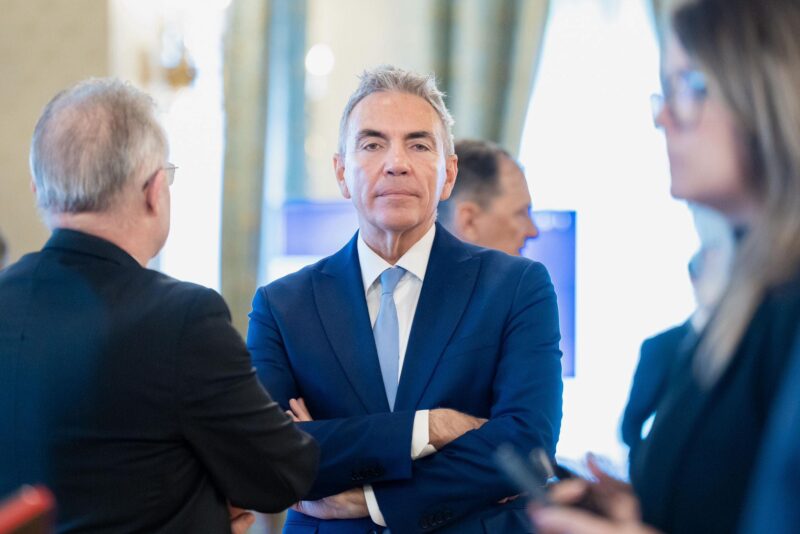 Vicepremierul Dragoş Anastasiu: Am avut timp de 10 zile să tragem frâna de mână a unei maşini care se îndrepta în zid. Şi zidul ăla se cheamă junk