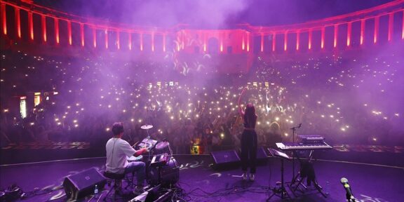 Trupa Moonlight Breakfast susține un concert gratuit de la balconul Cazinoului din Constanța
