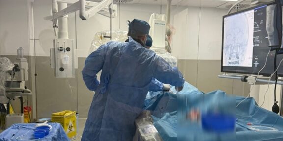 (FOTO) Premieră medicală absolută la Constanța! A fost realizată prima trombectomie cerebrală din istoria județului
