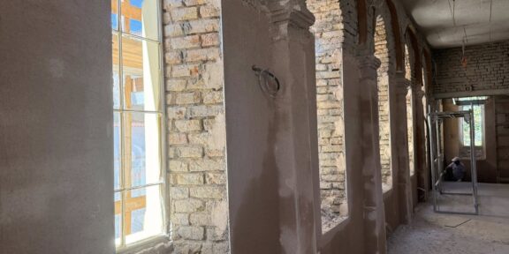 Pași spre reînvierea unei comori: Sinagoga Mare din Constanța, aproape gata să strălucească din nou!