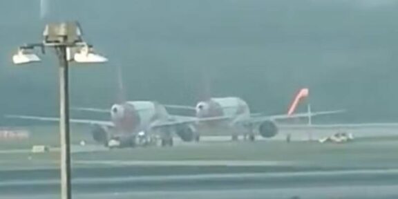 (VIDEO) Incident grav pe aeroportul din Manchester. Două avioane s-au lovit pe pistă în timp ce se pregăteau de decolare – zboruri suspendate temporar