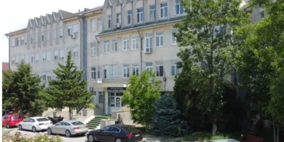 Şefa Serviciului administrativ din Spitalul Cernavodă, trimisă în judecată pentru luare de mită!