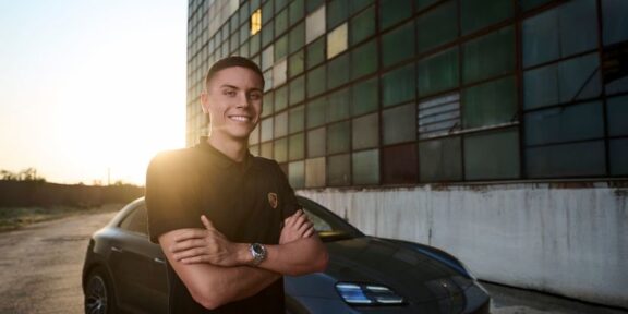 “Copilul din mine se bucură autentic”. David Popovici a devenit primul Friend of the Brand Porsche din România