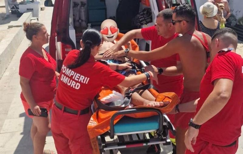 Salvamari la datorie! Băiat salvat de la înec după o criză de epilepsie în mare, la Eforie