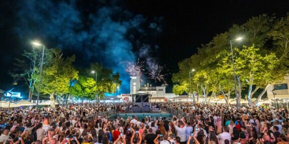 Nopți magice la Mamaia, în Minivacanța de Sfânta Maria! Distracția continuă și în weekend-ul următor
