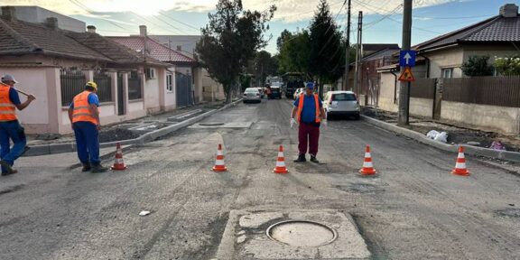 Se asfaltează carosabilul pe strada Izvor din cartierul Coiciu. Traficul rutier este restricționat total