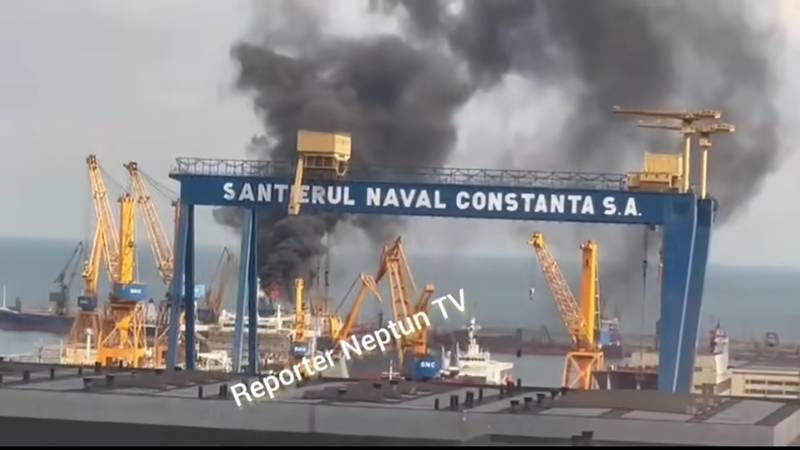 Incendiu la bordul unei nave din incinta Șantierului Naval Constanța: pompierii intervin de urgență