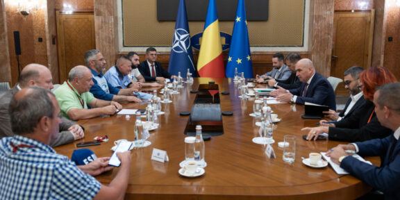 Premierul, întâlnire cu sindicatele din administraţie. Bolojan: Nu mai putem continua ca până acum