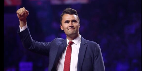 Şoc la Casa Albă! Charlie Kirk, activist apropiat de Donald Trump, a fost împuşcat mortal în timp ce găzduia un eveniment