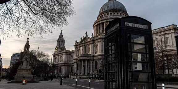 Condiții mai dificile pentru românii care vor să se stabilească în Marea Britanie: „Să contribuie la societate pentru a rămâne”
