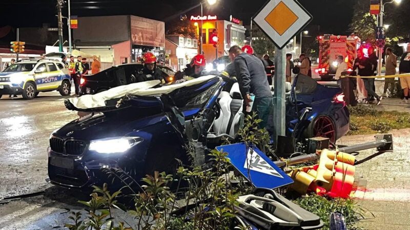 Accident grav în Constanța. Mașini distruse, o persoană este inconștientă – alte trei au ajuns la spital!