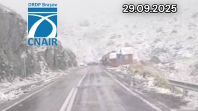 (VIDEO) Peisaj de iarnă la Bâlea Lac. Prima ninsoare a sezonului a acoperit Transfăgărășanul