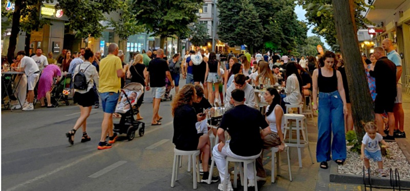 Bulevardul Tomis devine pietonal și în acest weekend. Duminică, distracție alături trupa Nada