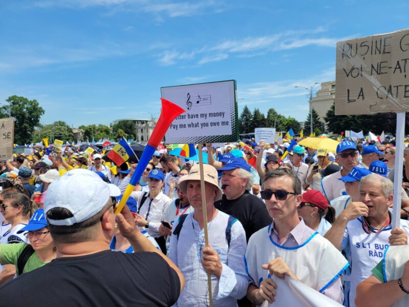 Preşedintele FSLI, Simion Hăncescu, apel către profesori: Avem datoria să continuăm protestele!