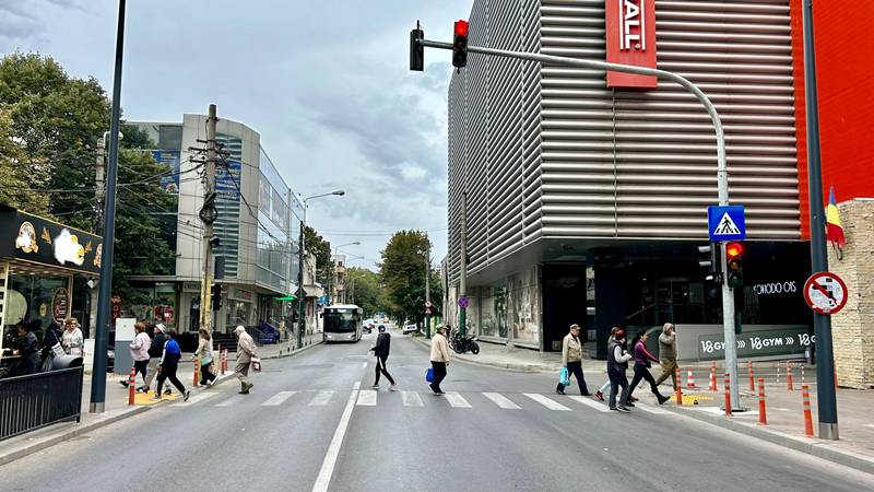 CONSTANȚA. Semafoare LED cu buton pentru pietoni, instalate în zona Tomis Mall